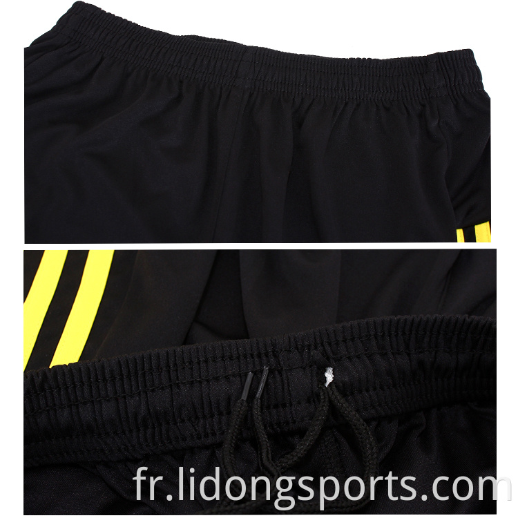 Uniforme en jersey personnalisé vide uniformes de football pour les jeunes chemises de football masculines fabriquées en Chine